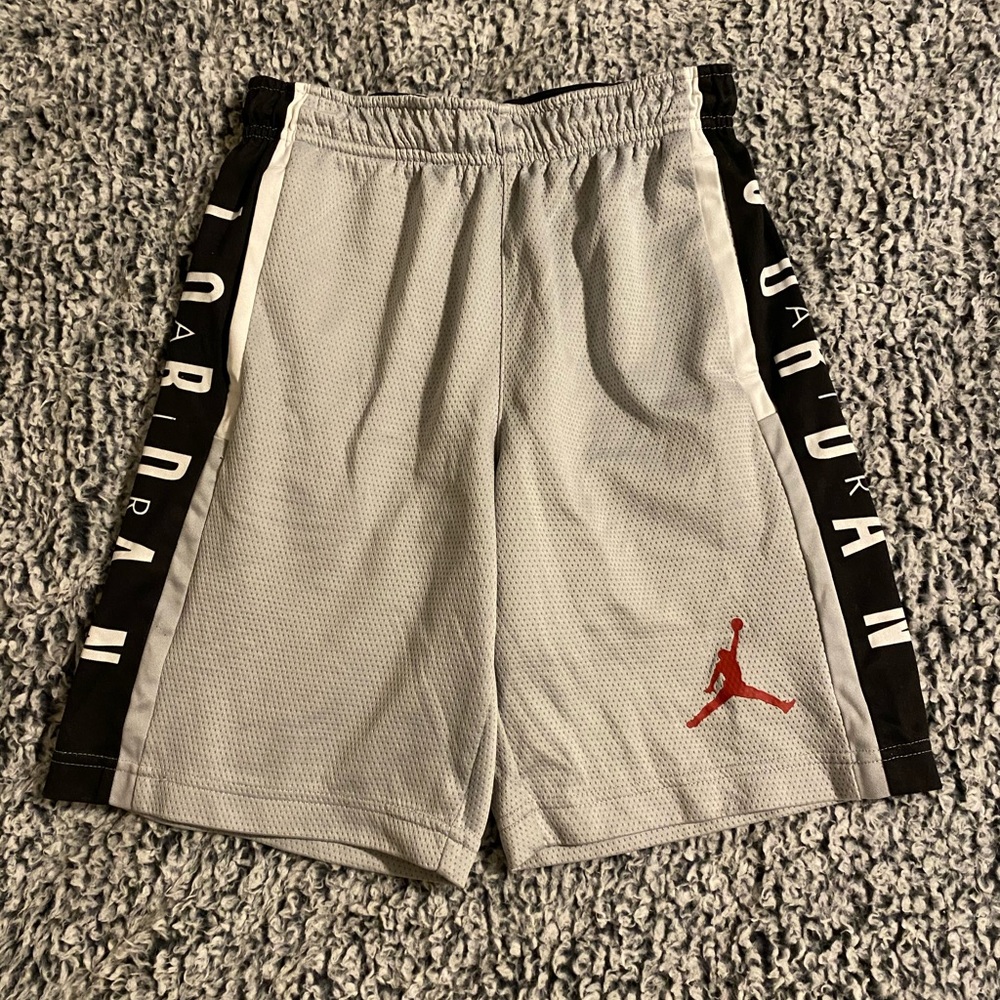 Boys Air Jordan active shorts Sz M